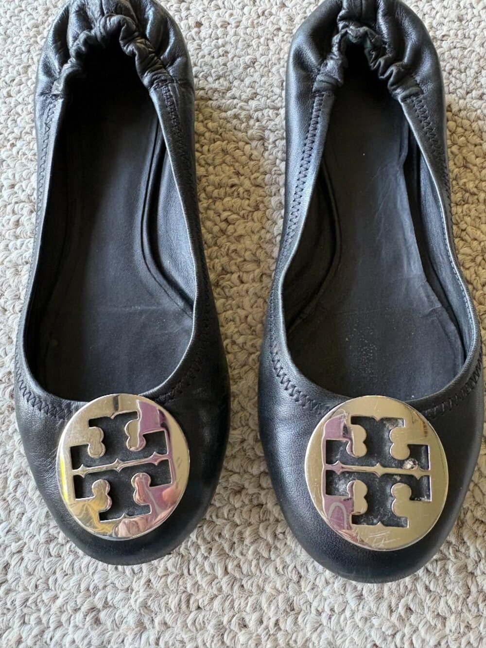 Tory Burch Reva Black Leather Ballet Flats Silver Logo Size 7–7.5 Classic - Picture 3 of 10